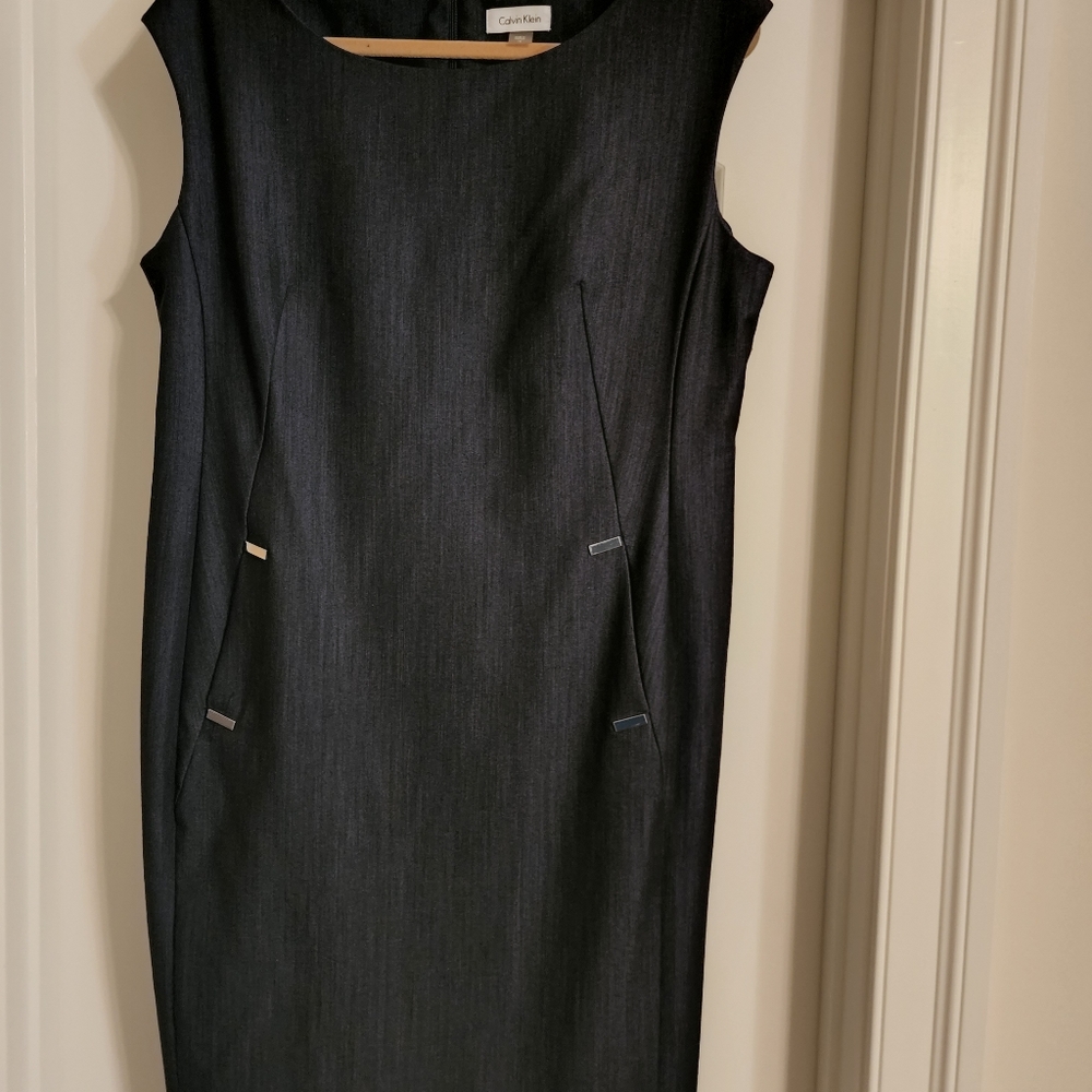CALVIN KLEIN  - Sleeveless Dress